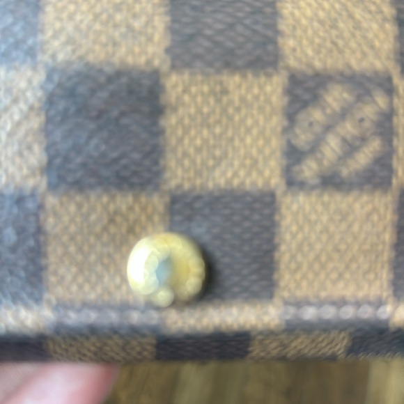 Authentic Louis Vuitton key holder - Picture 6 of 6